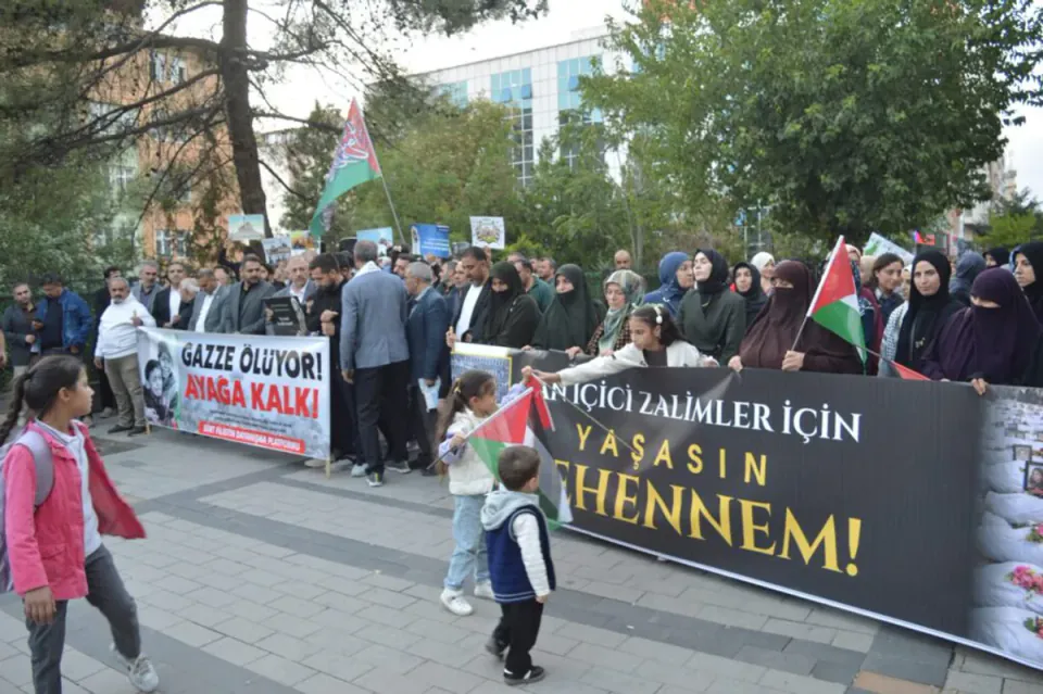 Siirt'te Aksa Tufanı yıl dönümü: "Gazze son çocuğu özgürce gökyüzüne bakana kadar yanındayız" görseli