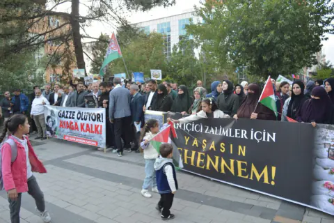 Siirt'te Aksa Tufanı yıl dönümü: "Gazze son çocuğu özgürce gökyüzüne bakana kadar yanındayız"
