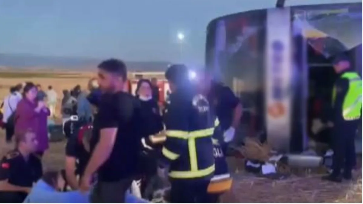 Amasya'da Korkutan Otobüs Kazası: 46 Yaralı Amasya'da Korkutan Otobüs Kazası: 46 Yaralı