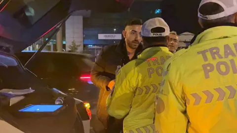 Alkollü sürücü "Teşkilat mısınız?" diye sordu, polisten kesin cevap: "Polis teşkilatıyız"