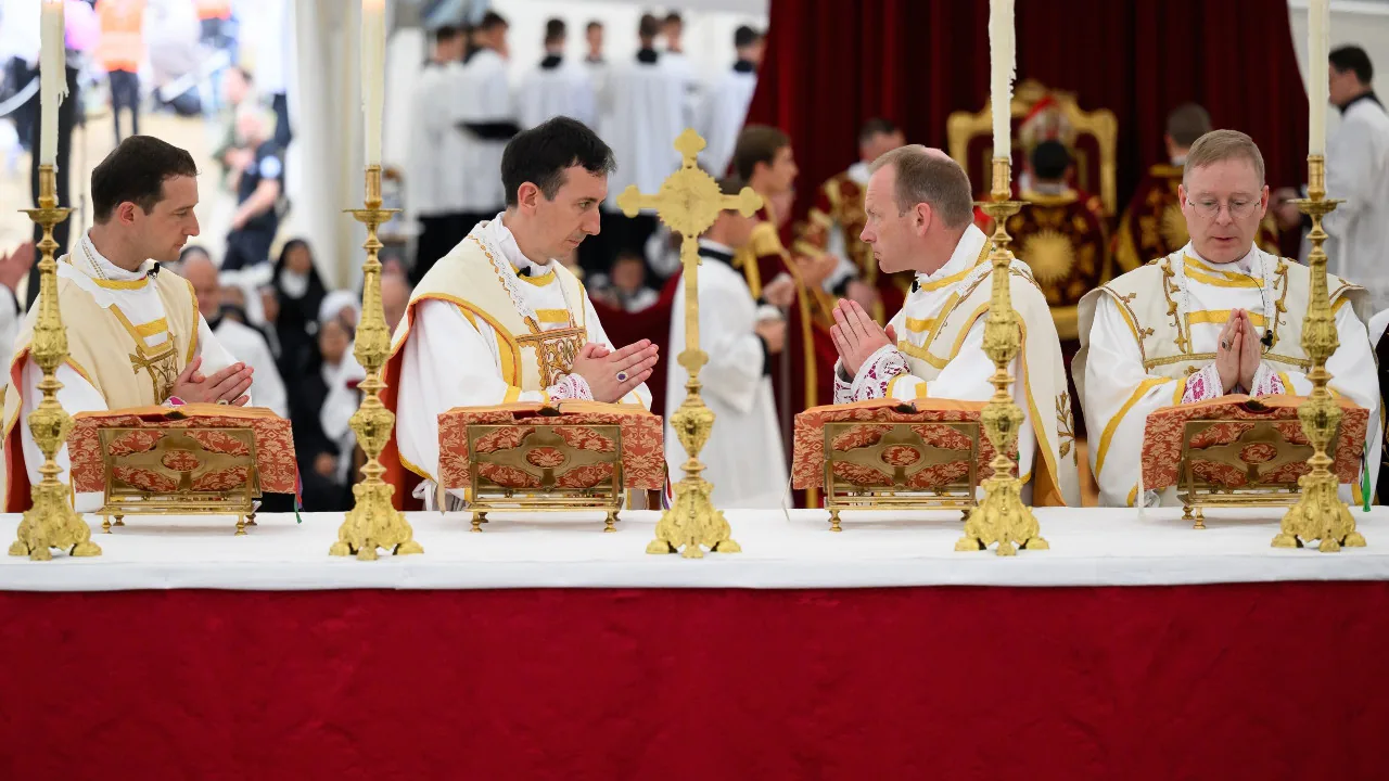 Vatikan'da Kriz: Papa 14. Leo'dan Aşırı Muhafazakar Gruba Aforoz Vatikan'da Kriz: Papa 14. Leo'dan Aşırı Muhafazakar Gruba Aforoz