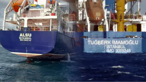 Silivri Açıklarında Gemi Kazası: Kurtarma Operasyonu Devam Ediyor, Çevre Riski Değerlendiriliyor
