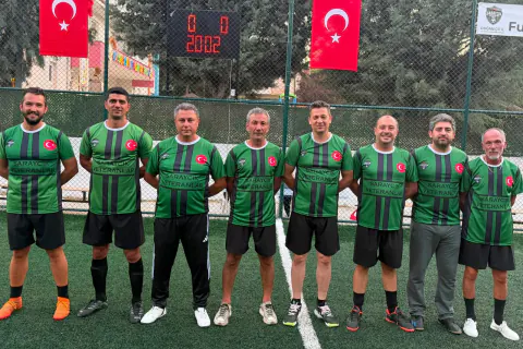 Kaytazdere'ye yeni halı saha: Saraycık Veteran Turnuvası 8 takımlarla başladı
