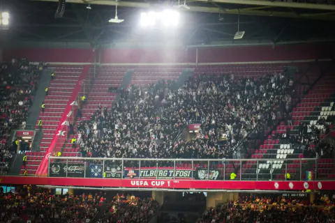Ajax-Willem II maçında tribün eylemi: AFCA taraftarlarına ücretsiz hamburger dağıtıyor