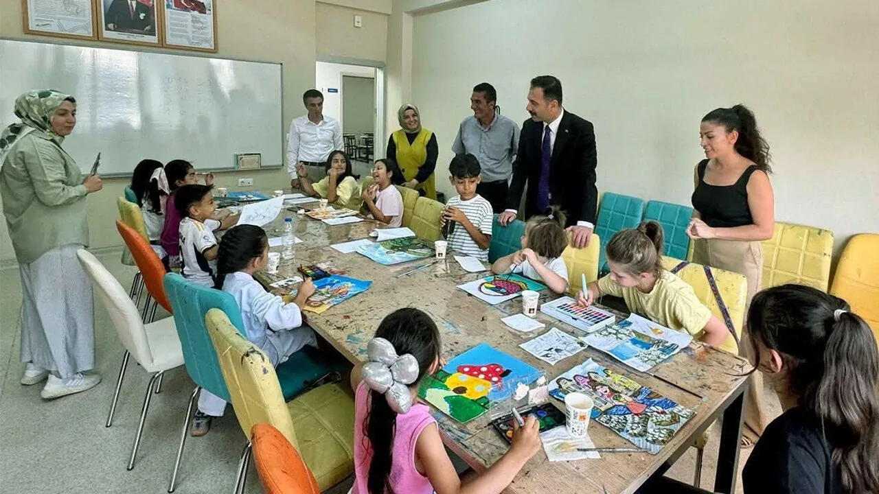 Üzümlü Kaymakamı Hacı Osman Hökelekli Gençlik Merkezi'ni Ziyaret Etti Üzümlü Kaymakamı Hacı Osman Hökelekli Gençlik Merkezi'ni Ziyaret Etti