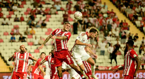 Sivasspor'Antalyaspor'u 2-1 Yendi, Sezonun İlk Galibiyetini Aldı