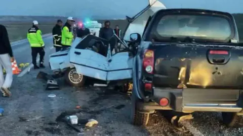 Trafik Kazasında 25 Yaşındaki Sürücü Öldü, 2 Kişi Yaralandı