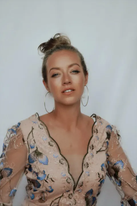 Kelsey Hardwick'in Trajediyle Dolu Yaşam Mücadelesi: Kayıplar ve Yeniden Doğuş