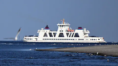 Kuzey Denizi'nde Düşük Su Kriz: Juist'e Büyük Vapurlar İptal, Wangerooge ve Spiekeroog'da Seferler Yeniden Düzenlendi