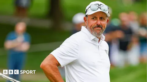 Phil Mickelson'a Ağır Darbe: Üyeliği 'Uygunsuz Temas' İddiasıyla İptal Edildi