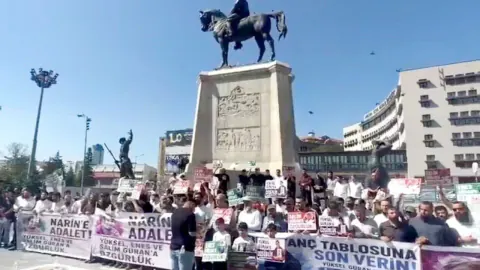 Narin Güran Davası İçin Ankara Ulus Meydanı'nda Adalet Çağrısı
