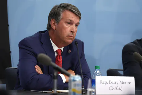 Kripto Endüstrisinin Desteklediği Barry Moore Alabama GOP Ön Seçimlerini Kazandı