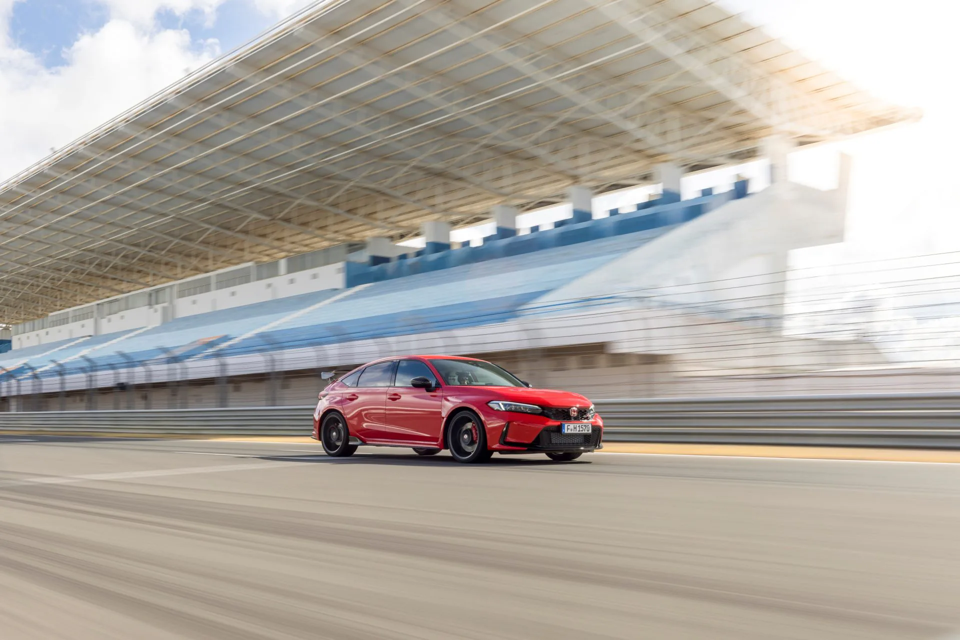 Honda Yeni Performans Motosikletiyle Erişilebilirlik ve Sürüş Dostu Teknolojiyi Birleştiriyor Honda Yeni Performans Motosikletiyle Erişilebilirlik ve Sürüş Dostu Teknolojiyi Birleştiriyor