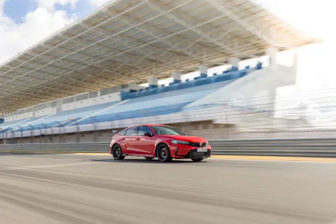 Honda Yeni Performans Motosikletiyle Erişilebilirlik ve Sürüş Dostu Teknolojiyi Birleştiriyor