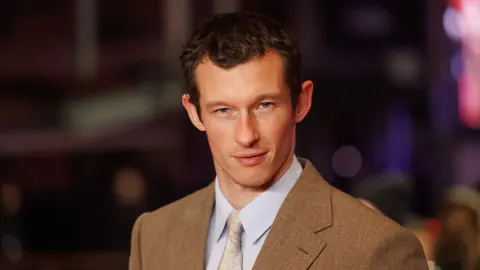 Callum Turner'ın ilk dizisi 'Leaving' Netflix'te sıralamayı tırmandı: 14 yıl sonra keşfedildi