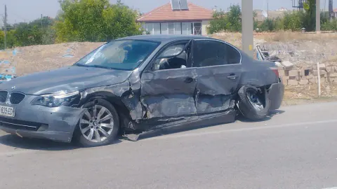 Aksaray'da kaza: Fransa plakalı otomobil ile hafif ticari araç çarpıştı