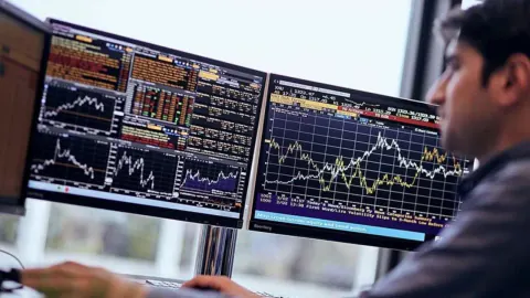 Yatırımcılar Rotayı Değiştiriyor: Küresel Piyasalarda Varlık Transferi