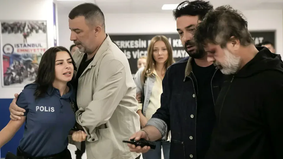 Arka Sokaklar'da Şok Ayrılık: Oya Okar Kadrodan Ayrıldı görseli