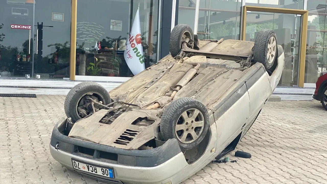 Winterberg'de Şaşırtıcı Olay: Yol Kapatan İtfaiyeciyi Araçla Ezmeye Çalıştı Winterberg'de Şaşırtıcı Olay: Yol Kapatan İtfaiyeciyi Araçla Ezmeye Çalıştı