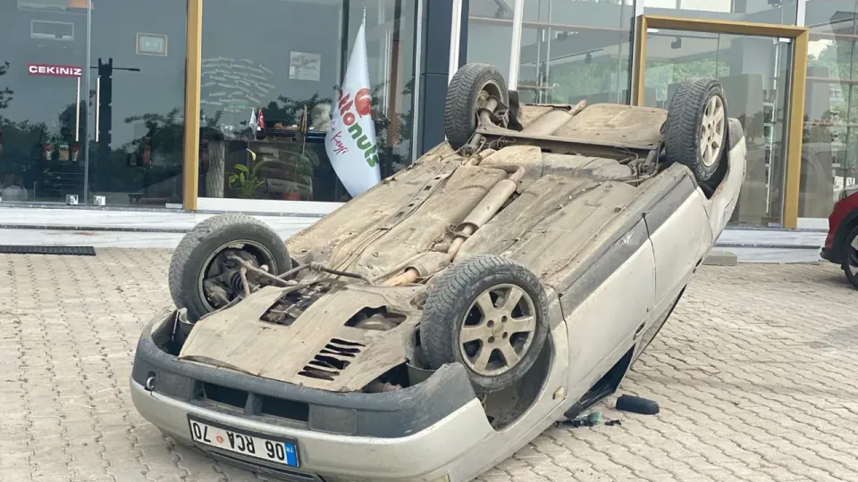 Winterberg'de Şaşırtıcı Olay: Yol Kapatan İtfaiyeciyi Araçla Ezmeye Çalıştı görseli