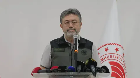 Bakan Yumaklı'dan Orman Yangınları İçin Kritik Uyarı: Sahaya Girmeyin