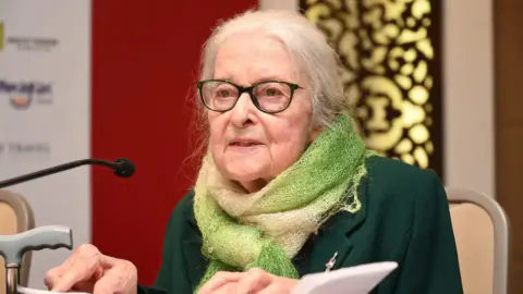 Prof. Dr. İoanna Kuçuradi 90. yaş gününde vefat etti, cenaze 4 Ekim Pazar