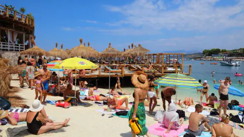 Şehir Stresini Bırakıp Ege'ye Yerleştiler: Paros Adası'nda Yeni Bir Hayat