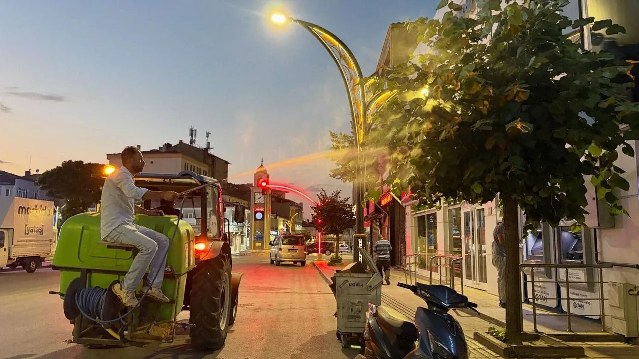 Alaca'da Haşere ve Sivrisinek İlacı Çalışmaları Hız Kazandı Alaca'da Haşere ve Sivrisinek İlacı Çalışmaları Hız Kazandı