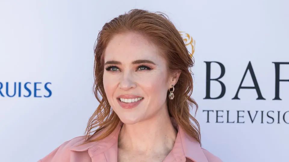 Angela Scanlon 40'lı yaşını "korkusuzca" anlattı: "Kendimi özgür hissediyorum" görseli