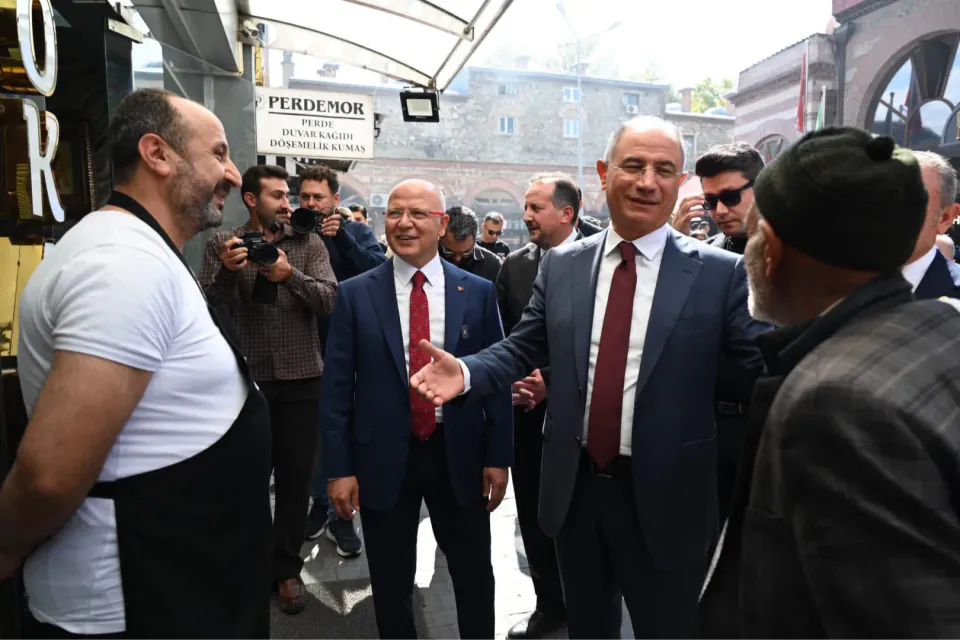 AK Parti'nden Bursa çarşısı ziyareti: Esnafın sesi 'Türkiye Yüzyılı Buluşmaları'nda görseli