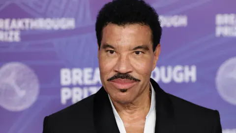 Lionel Richie Konseri Şokla Bitti: Sahneyi Terk Etmek Zorunda Kaldı