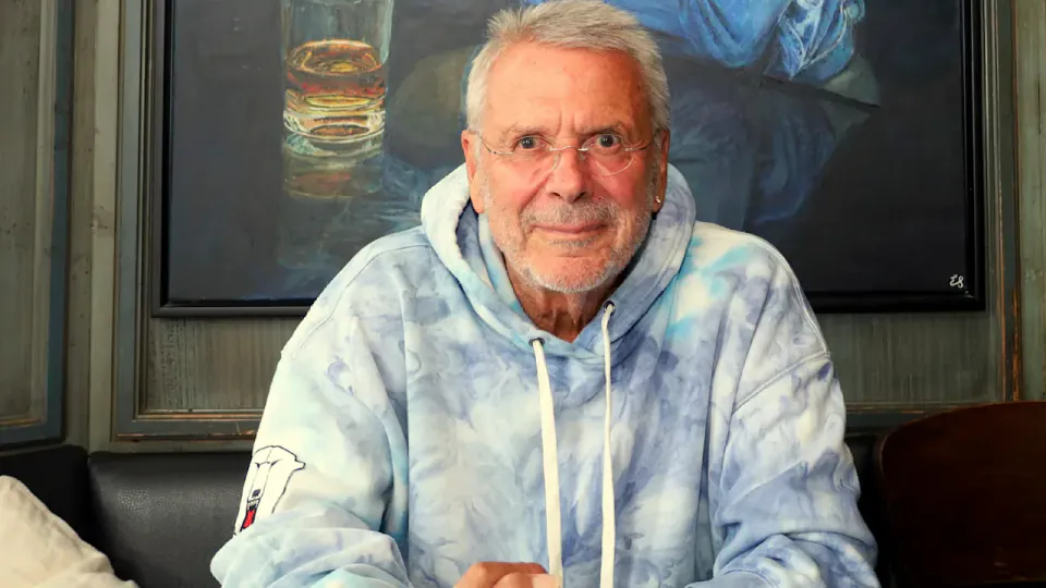 Reinhard Mey (83) 'Schatzhauser' ile Tarih Yazarak Alman Listelerinde 1. Oldu görseli