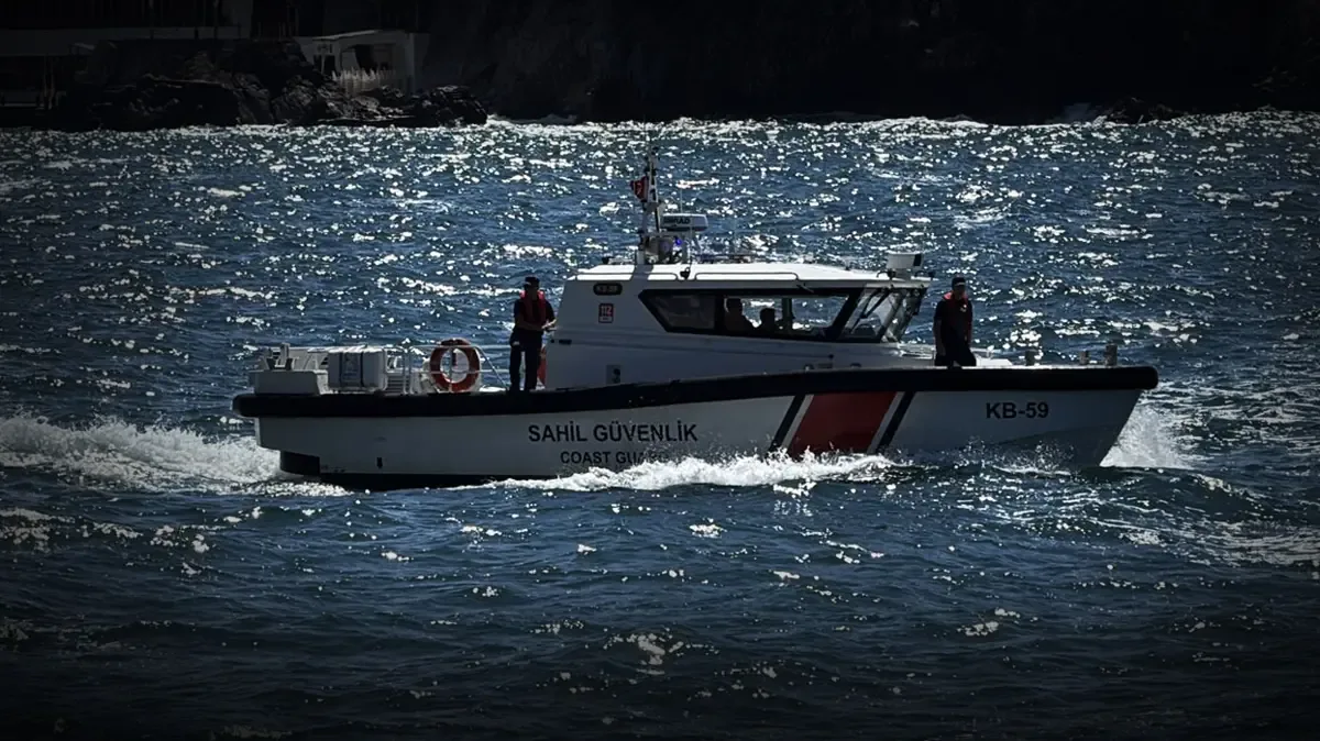 Yasağa Rağmen Denize Girdi: Kayıp Genç İçin Arama Çalışmaları Sürüyor Yasağa Rağmen Denize Girdi: Kayıp Genç İçin Arama Çalışmaları Sürüyor