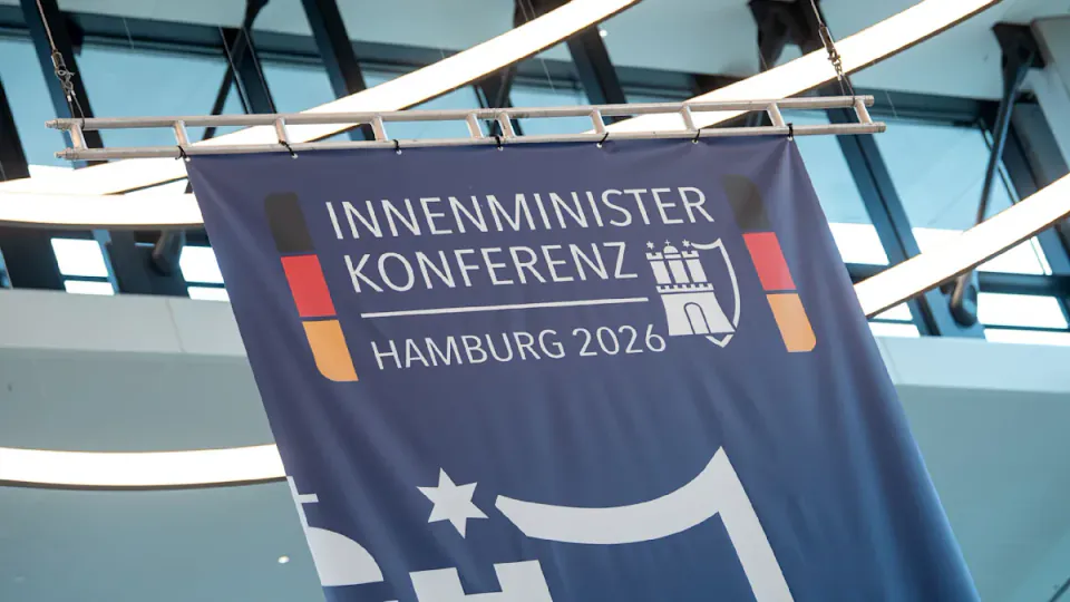 Almanya'da içişleri bakanları oybirliği ilkesini bıraktı: AfD engellemesi önlendi görseli