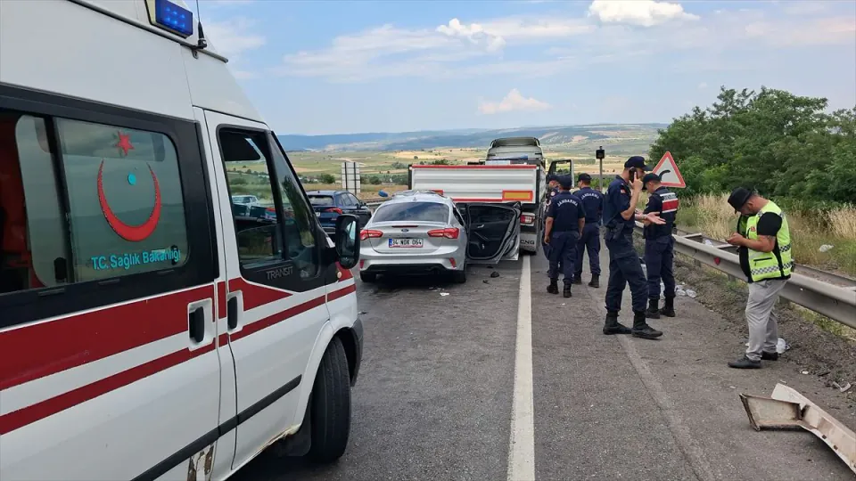 Karabük-Gerede Karayolunda Feci Kaza: 1 Ölü, 8 Yaralı görseli