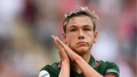 Galatasaray'ın yeni transferi Batrakov Rusya milli takımında, Okan Buruk sınadı