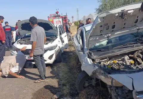 Adıyaman'da iki otomobilin çarpıştığı kazada 1 kişi yaralandı