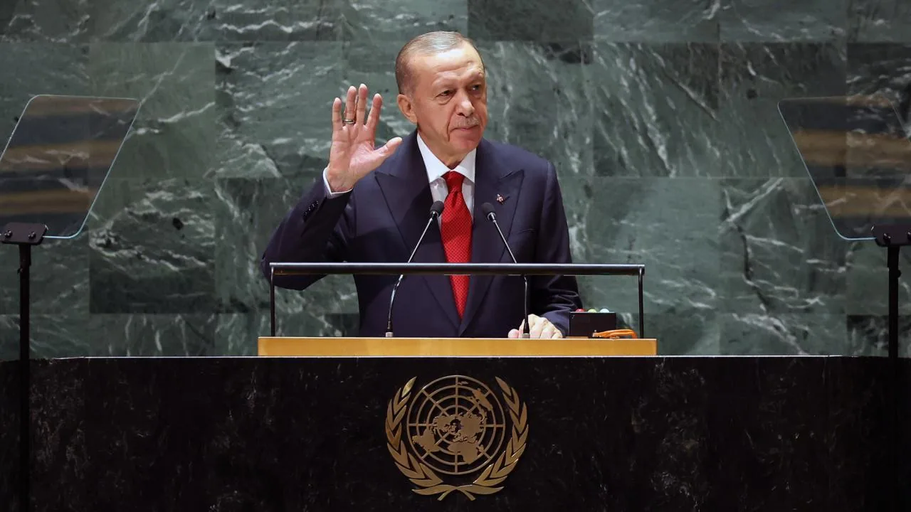 Cumhurbaşkanı Erdoğan BM Genel Kurulu için New York'ta: Gazze, Ülkelerarası Reform ve İkili Görüşmeler Gündemde Cumhurbaşkanı Erdoğan BM Genel Kurulu için New York'ta: Gazze, Ülkelerarası Reform ve İkili Görüşmeler Gündemde