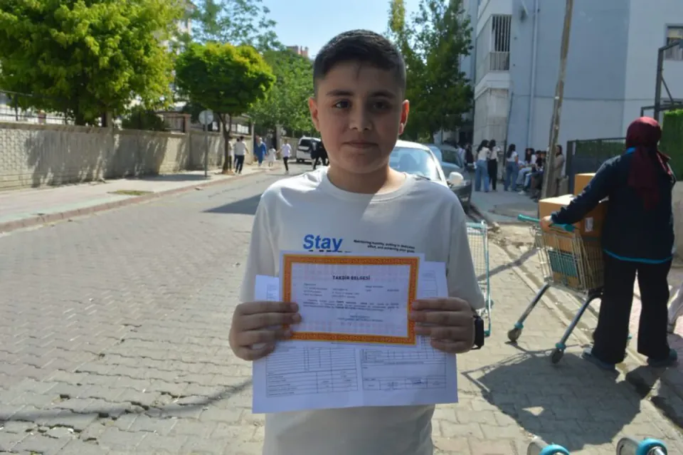 Siirt'te Karne Heyecanı: LGS Stresi ve Başarı Sevinci Bir Arada görseli