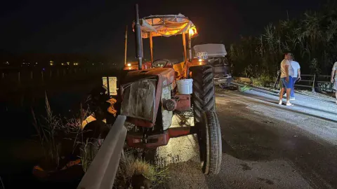 Antalya Serik'te Zincirleme Kaza: 3 Araç Birbirine Girdi