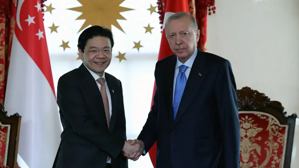 Sıkı İş Birliği: Cumhurbaşkanı Erdoğan ve Başbakan Wong İstanbul'da görseli
