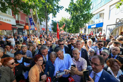 Özgür Özel Yalova'da: "Kivi 40 liraya alınıp 350 liraya satılıyor, KDV'de yüzde 8 hedefi"