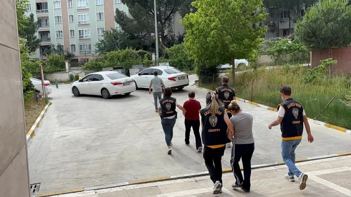 16 Yıllık Sırrı 'Topuk Kanı' Çözdü: Çöpte Bulunan Bebeğin Katilleri Yakalandı 16 Yıllık Sırrı 'Topuk Kanı' Çözdü: Çöpte Bulunan Bebeğin Katilleri Yakalandı