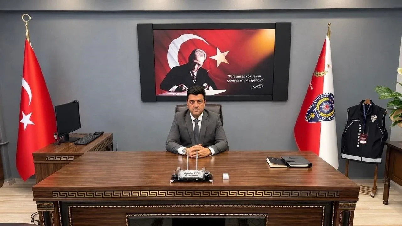 Hayrabolu'ya Yeni İlçe Emniyet Müdürü: Alparslan Yige Görevine Başladı Hayrabolu'ya Yeni İlçe Emniyet Müdürü: Alparslan Yige Görevine Başladı