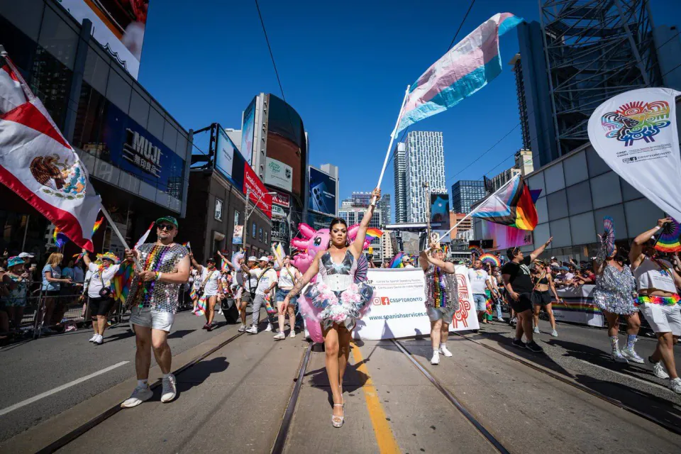 Kanada Başbakanı Mark Carney Toronto Pride Geçit Töreni'nde görseli