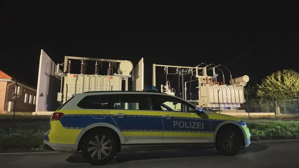 Almanya'da Kritik Altyapıya Yeni Alarm: Ganderkesee Umspannwerk'i Polis Çevresine Aldı görseli