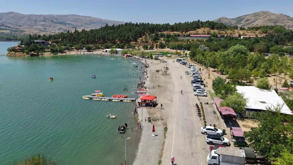 Elazığ Hazar Gölü Tatilcilerin Yeni Rotası Oldu: Bölgenin Saklı Denizi görseli