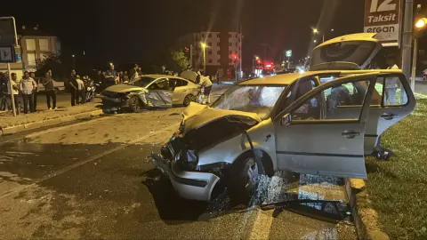 Erzincan Ulalar Kavşağı'nda Korkutan Kaza: 5 Yaralı