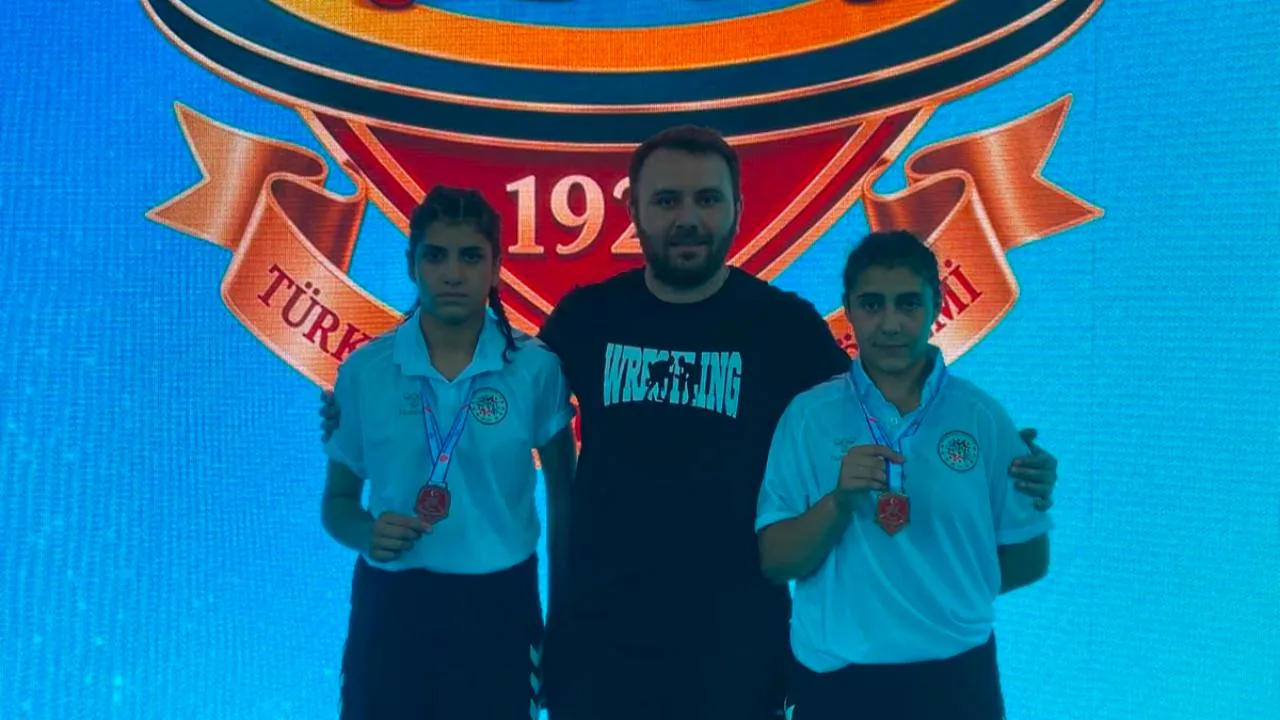 Bayburtlu güreşçilerden tarihi başarı: Ecrin Akbulut Türkiye Şampiyonu oldu Bayburtlu güreşçilerden tarihi başarı: Ecrin Akbulut Türkiye Şampiyonu oldu