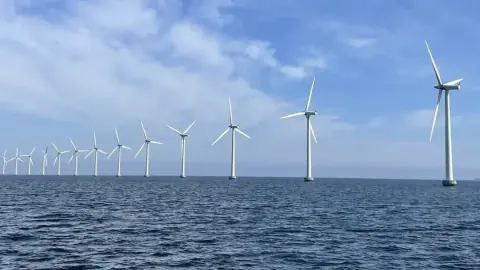 Küresel Enerji Savaşlarında Rüzgar Hamlesi: Dev Türbinler ve Deniz Üstü Projeler